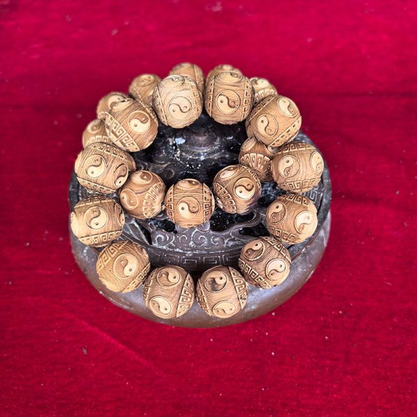 Exquisite Wooden Bracelets with Yin - Yang Patterns, Representing Traditional Chinese Culture and Fine Craftsmanship, Ideal for Jewelry Enthusiasts